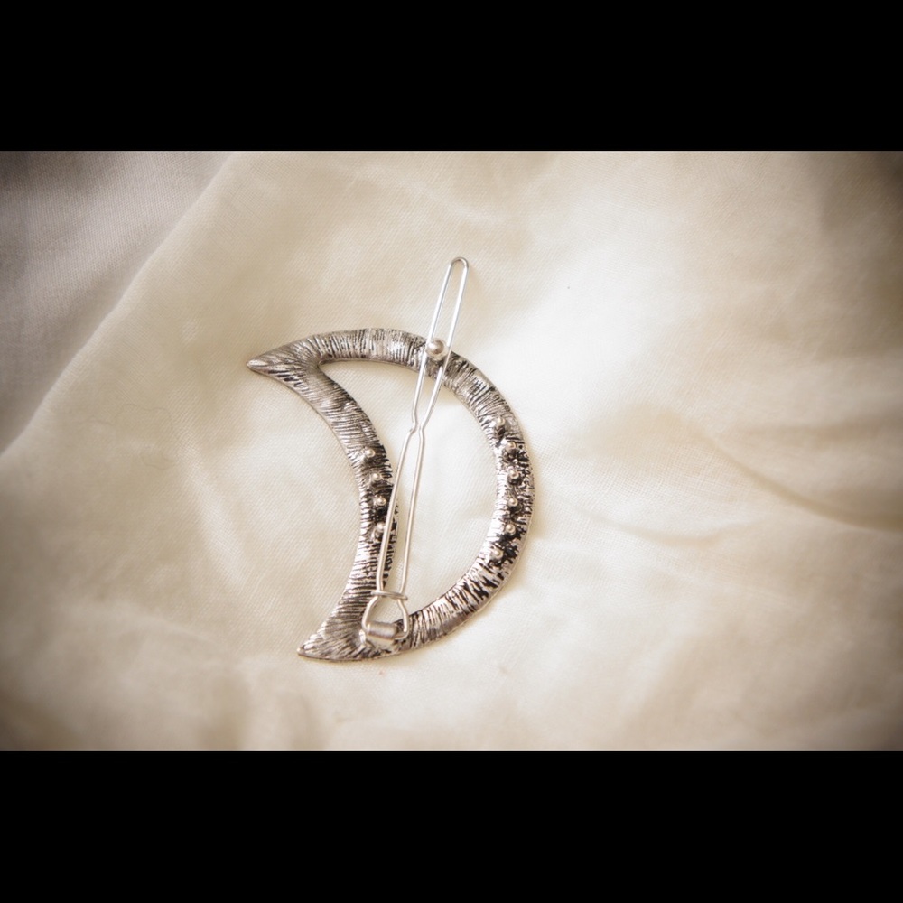 Vintage Geometric Alloy Moon Detailed Hair Clips - Picture 3 of 7